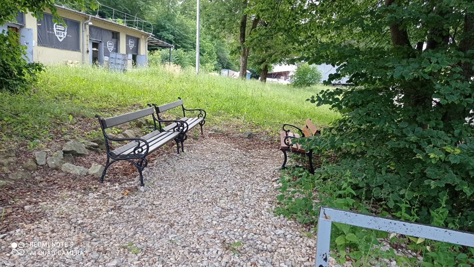A pihenőkert mellett pihenőterasz is várja a kollégákat.